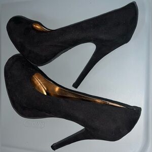 8 MOSSIMO stiletto heel black Target Pumps worn once non-leather
